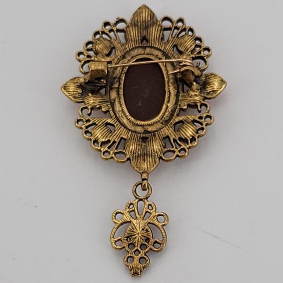 Elegant Embossed Cameo Brooch Vintage Style With Bonus Matching Cameo Brooch - Picture 5 of 8